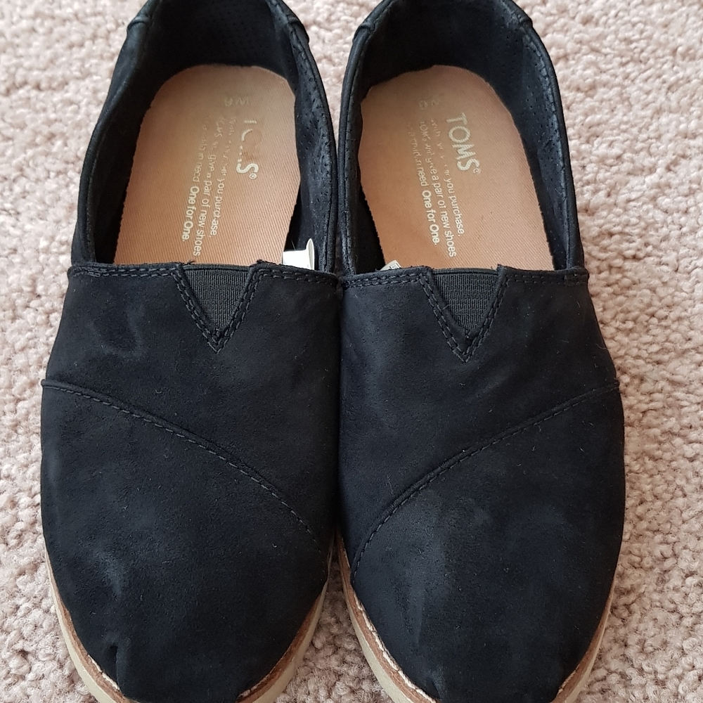 TOMS size 6